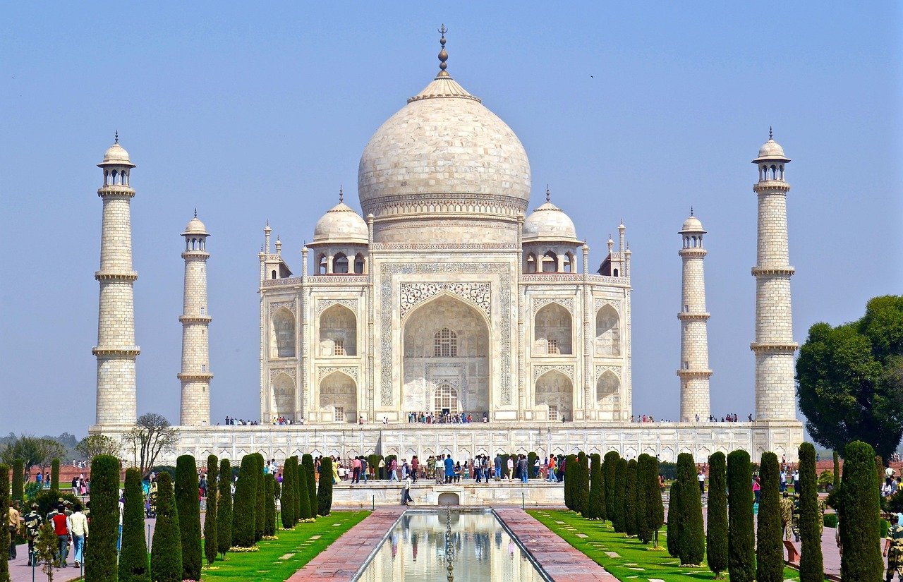 Freedom on Four Wheels: The Best Road Trip Itineraries for Solo Travelers